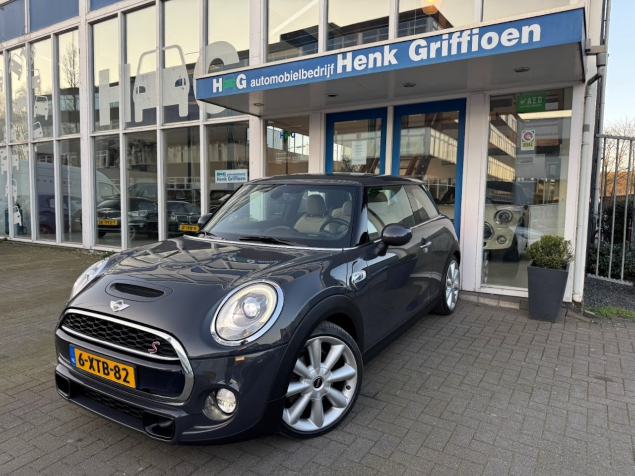 MINI Cooper S - 2.0 Cooper S Chili Serious Business Aut. I Leer I Navigatie I HU - AutoWereld.nl