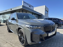 BMW X5 - xDrive50e M-Sport Pro Dravitgrau | Pano-Dak | Trekhaak | Luchtvering | HUD | Driving Assis