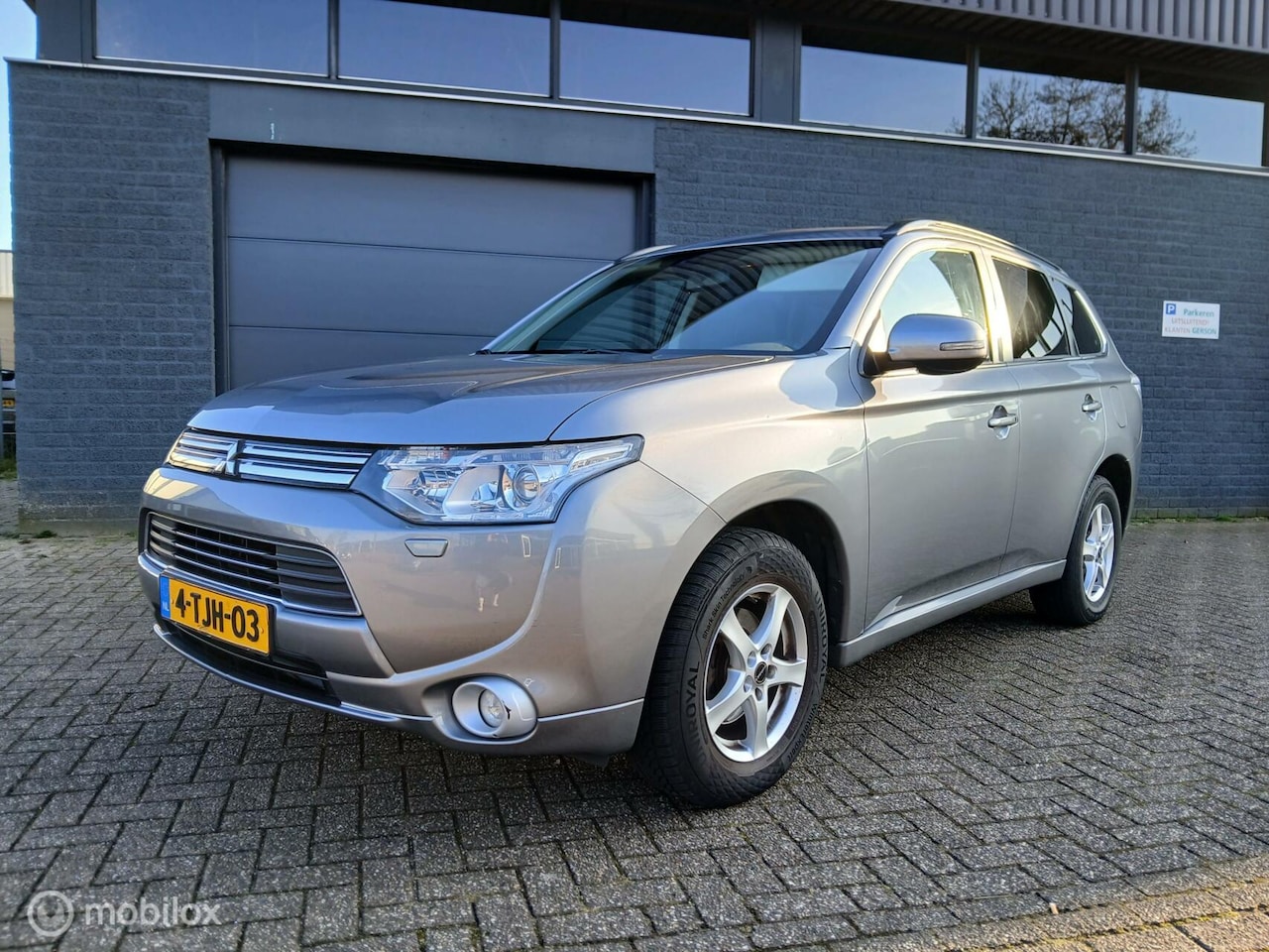 Mitsubishi Outlander - 2.0 PHEV Leer/Stoelverwarming - AutoWereld.nl