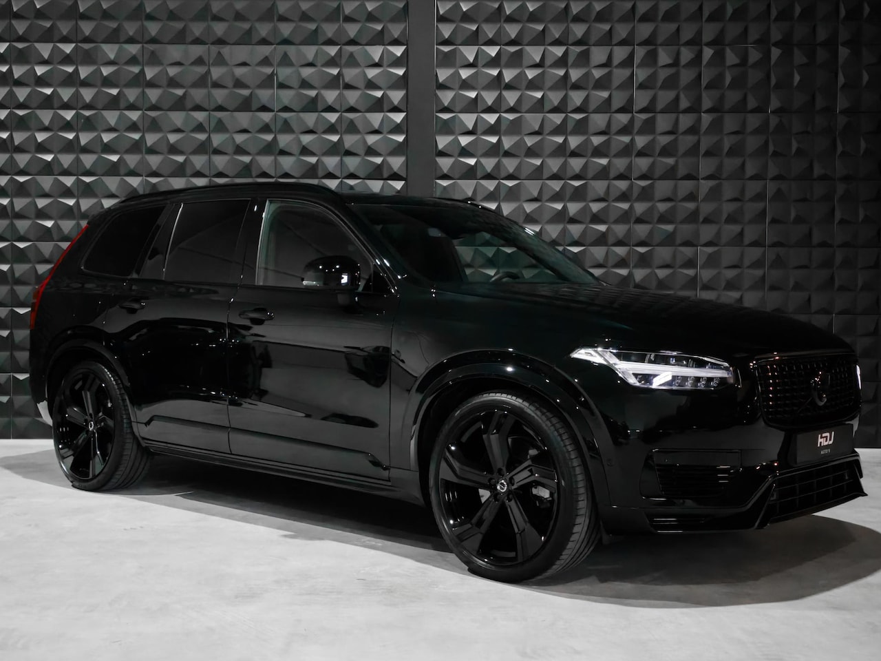 Volvo XC90 - 2.0 T8 Rech. AWD Plus Dark | Luchtv. | 22"| 7-zitt. |Pano | Leer | - AutoWereld.nl