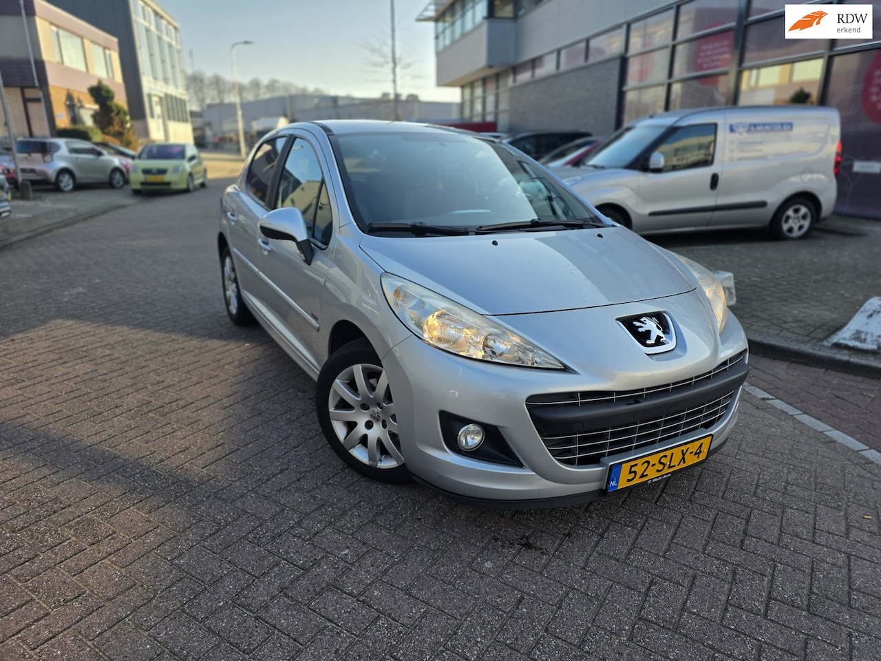 Peugeot 207 - 1.6 VTi Sportium APK AIRCO 5DR - AutoWereld.nl