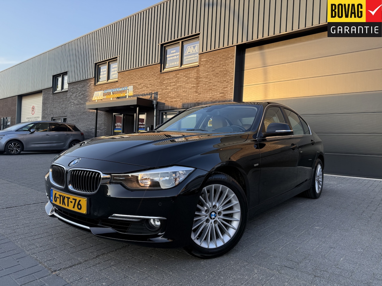 BMW 3-serie - 320i Business | 1E EIGENAAR | 12MND GARANTIE | AUTOMAAT | NAVI | CRUISE | LEER | LMV | - AutoWereld.nl