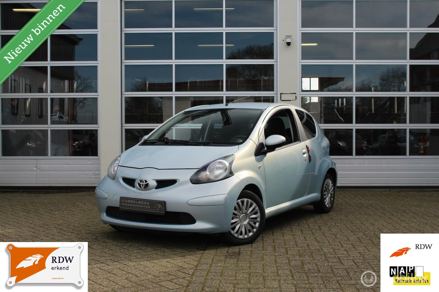 Toyota Aygo - 1.0-12V + 3-Deurs Ice Blue Airconditioning Groot Entertainmentscherm Centrale vergrendelin - AutoWereld.nl