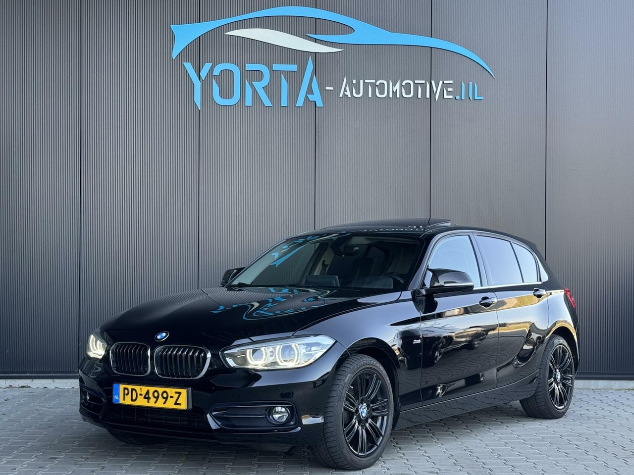 BMW 1-serie - 118i High Executive Sportline AUTOMAAT PANO*CARPLAY - AutoWereld.nl