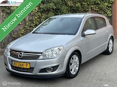 Opel Astra - 1.6 Cosmo Navi Clima Cruise Trekhaak ParkSensoren