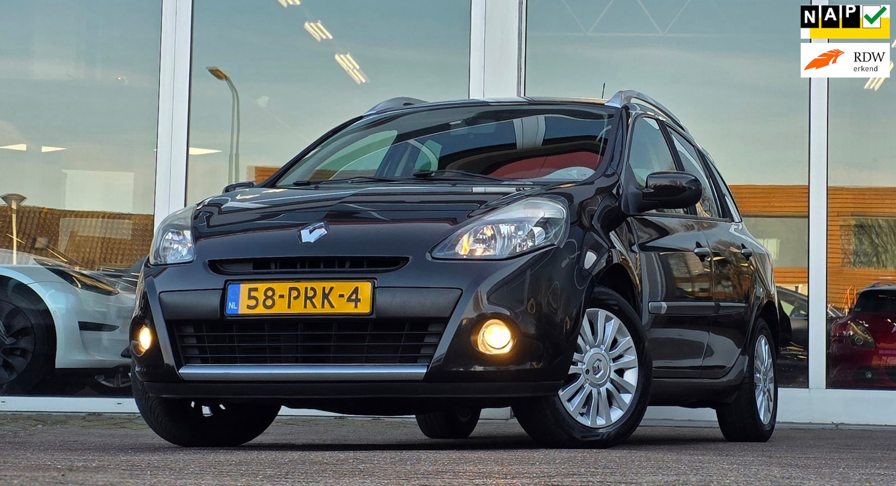 Renault Clio Estate - 1.2 TCE Collection 2e Eigenaar Trekhaak Mooi! Nieuwe APK - AutoWereld.nl