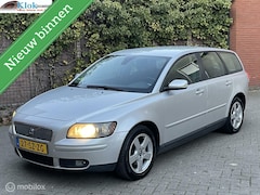 Volvo V50 - 1.8 Momentum Benzine Clima Cruise Trekhaak Leder