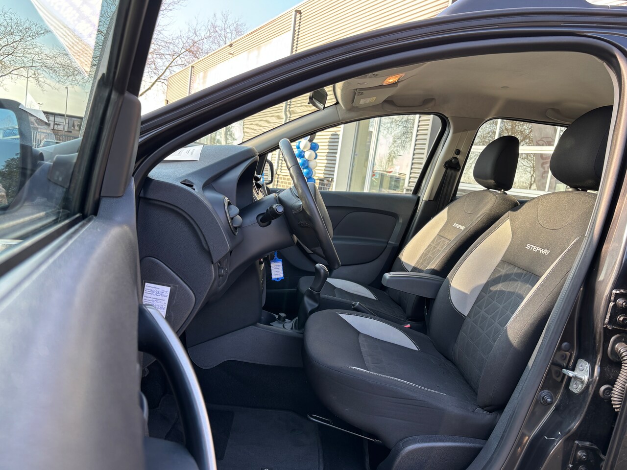 Dacia Sandero - 0.9 TCe Stepway Laureate | Org-NL auto. Navi. Trekhaak. Airco. Cruise contr.