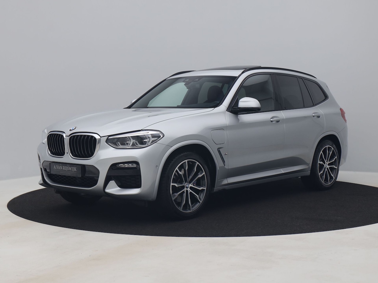 BMW X3 - xDrive30e M Sport | PANO | 360° | HUD | STOELVERWARMING - AutoWereld.nl