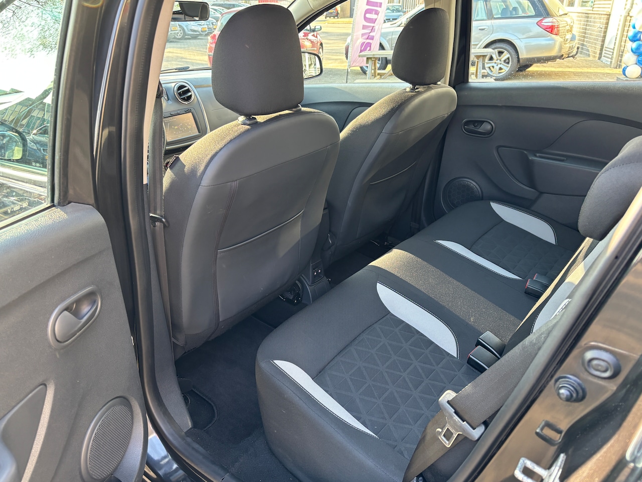 Dacia Sandero - 0.9 TCe Stepway Laureate | Org-NL auto. Navi. Trekhaak. Airco. Cruise contr.
