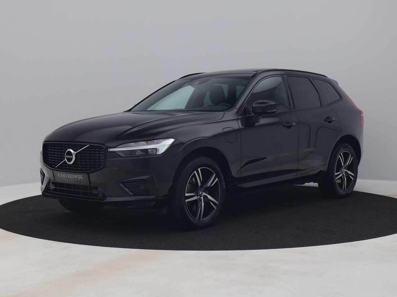 Volvo XC60 - 2.0 Recharge T6 AWD R-Design | PANO | CAMERA | KEYLESS - AutoWereld.nl