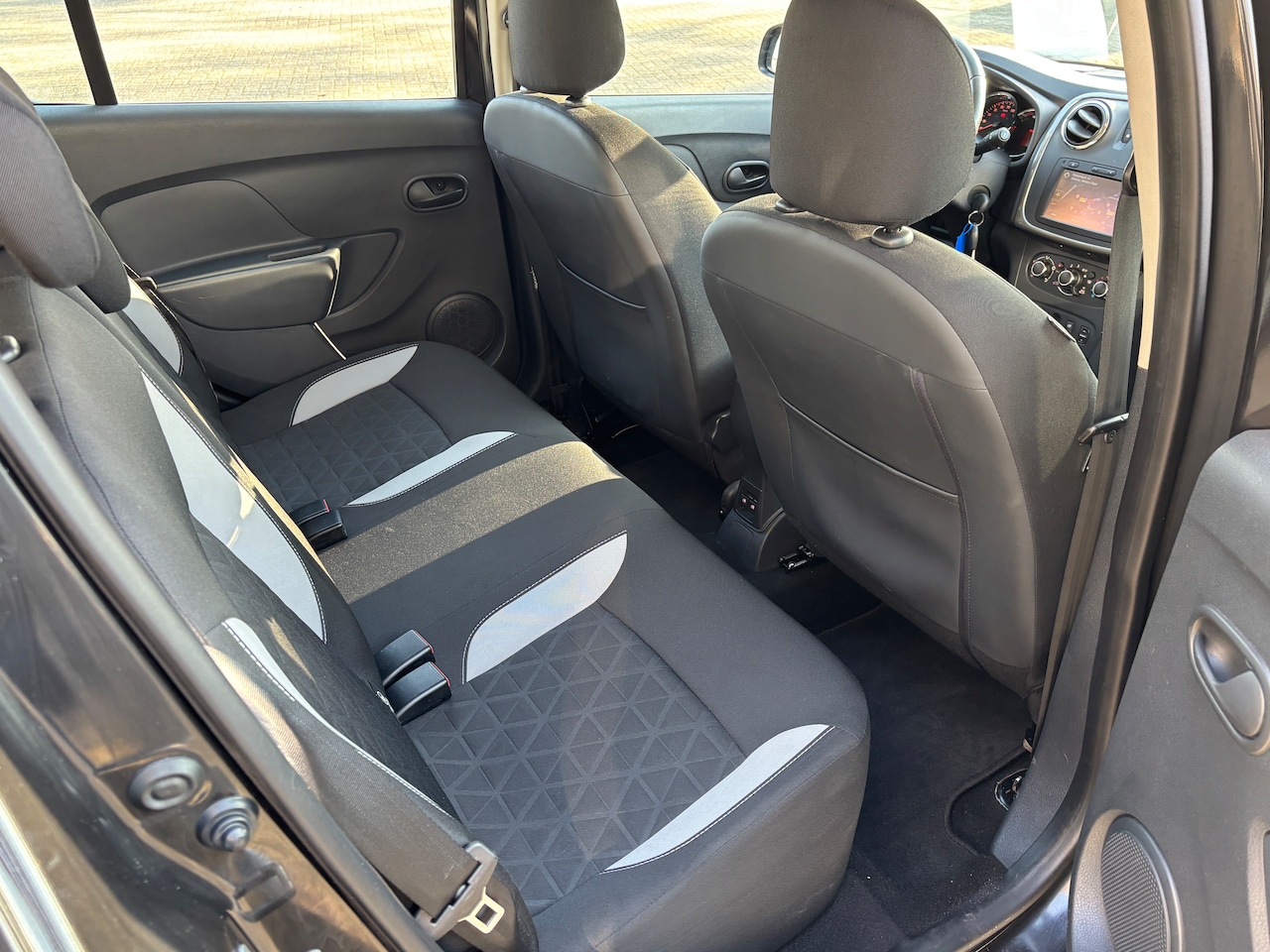 Dacia Sandero - 0.9 TCe Stepway Laureate | Org-NL auto. Navi. Trekhaak. Airco. Cruise contr.