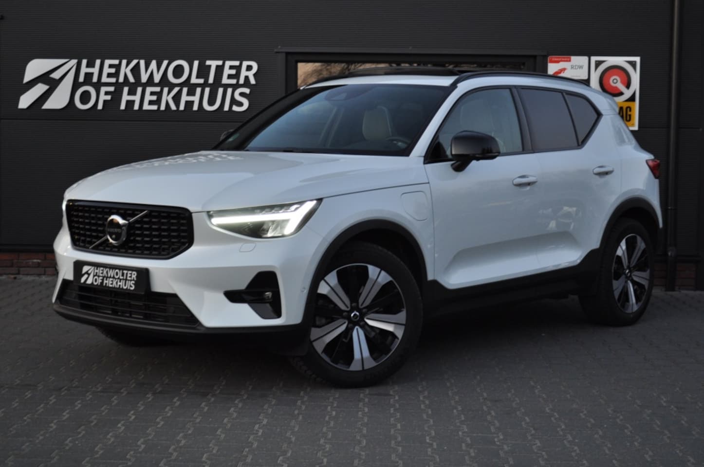 Volvo XC40 - 1.5 T5 Ultimate Dark Recharge | Panodak | 360 | H/K | Pilot Assi - AutoWereld.nl