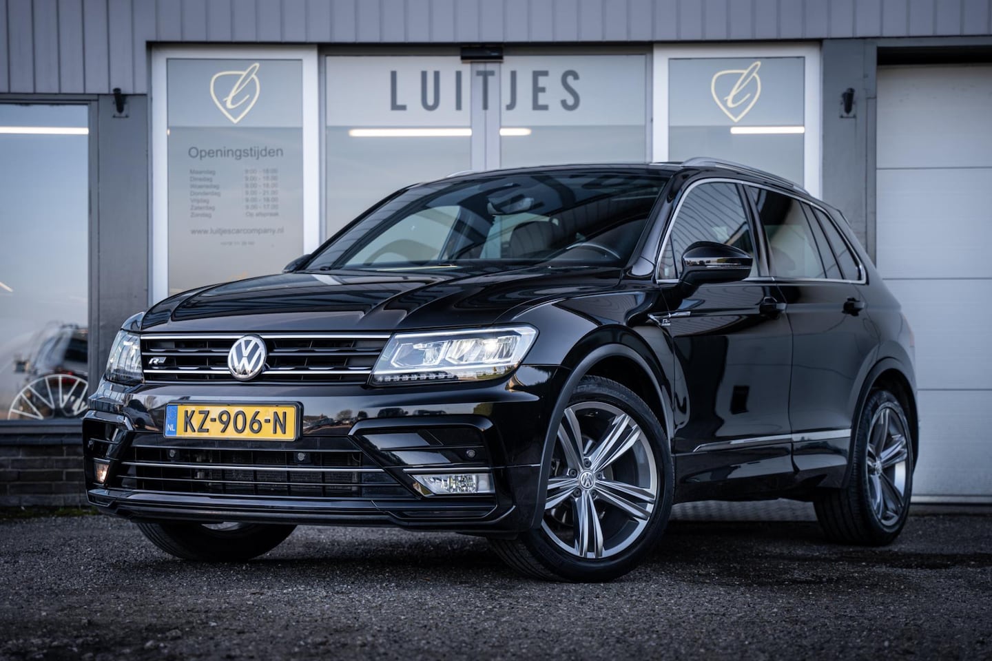 Volkswagen Tiguan - 1.4 TSI ACT R-Line I Pano-dak I App-connect I 19'' I Stoelverw. I NL-auto I NAP - AutoWereld.nl