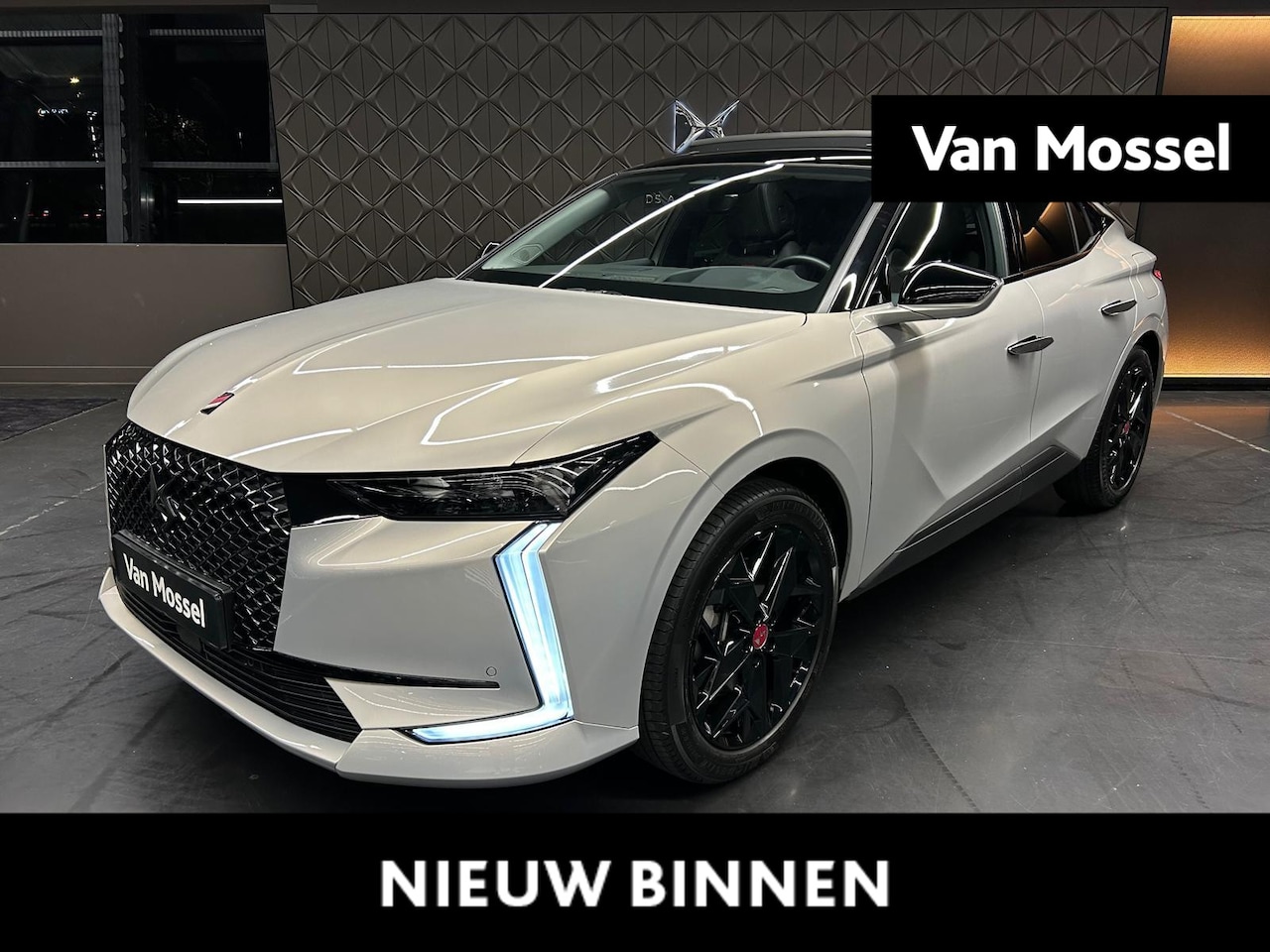 DS 4 - E-Tense Performance Line 225PK | SCHUIFDAK | ALCANTARA | ZWART DAK - AutoWereld.nl