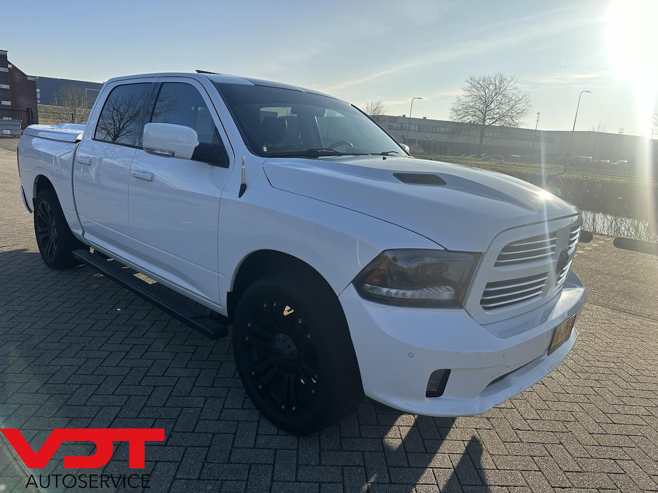 Dodge Ram 1500 - 5.7 V8 Quad Cab 6'4 5.7 V8 Quad Cab 6'4 - AutoWereld.nl