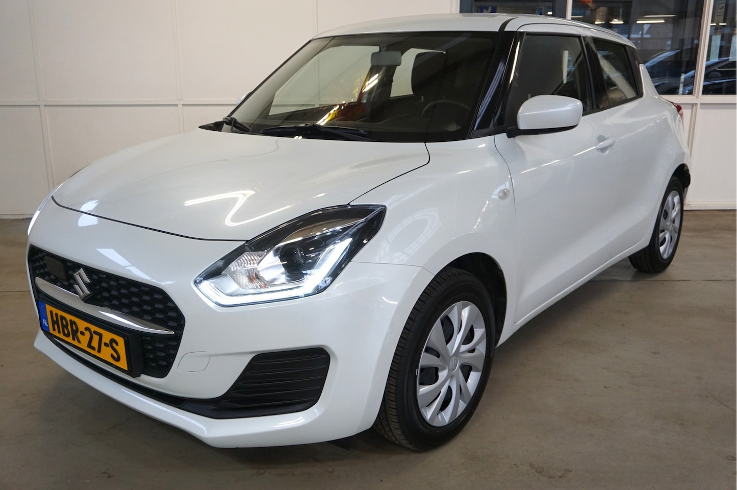 Suzuki Swift - 1.2 Comfort Smart Hybrid Airco DAB Cruise C. Adaptief - AutoWereld.nl