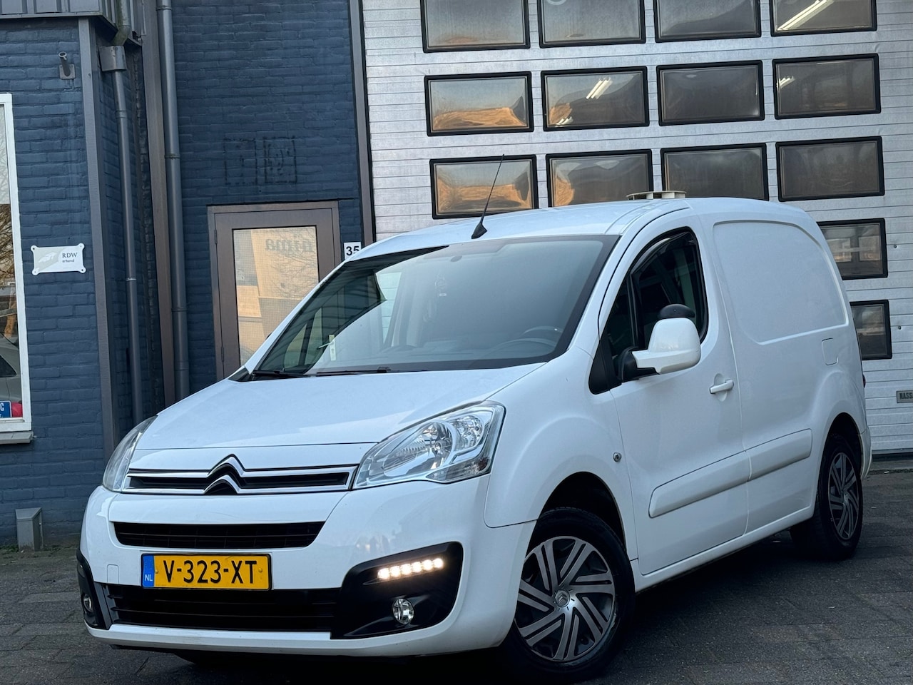 Citroën Berlingo - 1.6 BlueHDI 75 Business | Airco | Navi | Cruise | PDC | 3 Zits | N.A.P - AutoWereld.nl