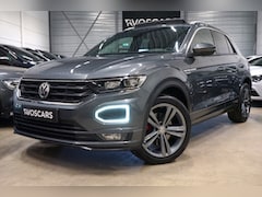 Volkswagen T-Roc - 1.5 TSI 3x R-Line DSG * Pano - Trekhaak - Virtual - Camera - Keyless - ACC - Lane