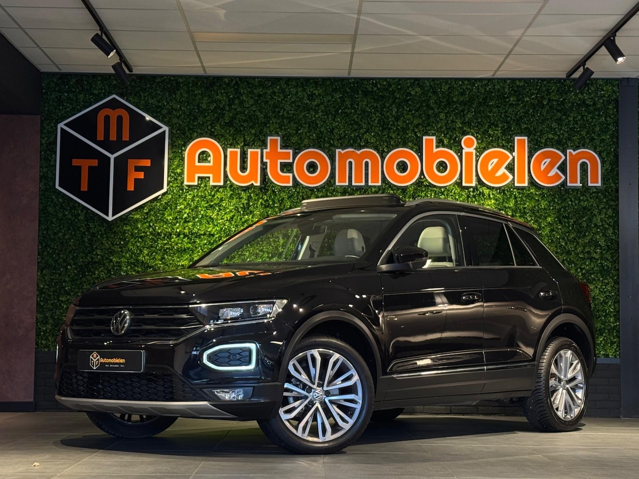 Volkswagen T-Roc - 1.5 TSI Sport 150 PK|PANO|KEYLESS|VIRTUAL|BOMVOL - AutoWereld.nl