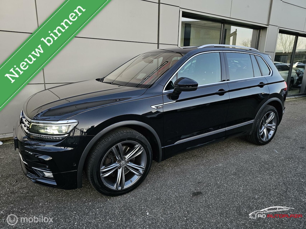 Volkswagen Tiguan - 2.0 TSI 4Motion 3x R-Line Panorama/Memory/HUD - AutoWereld.nl