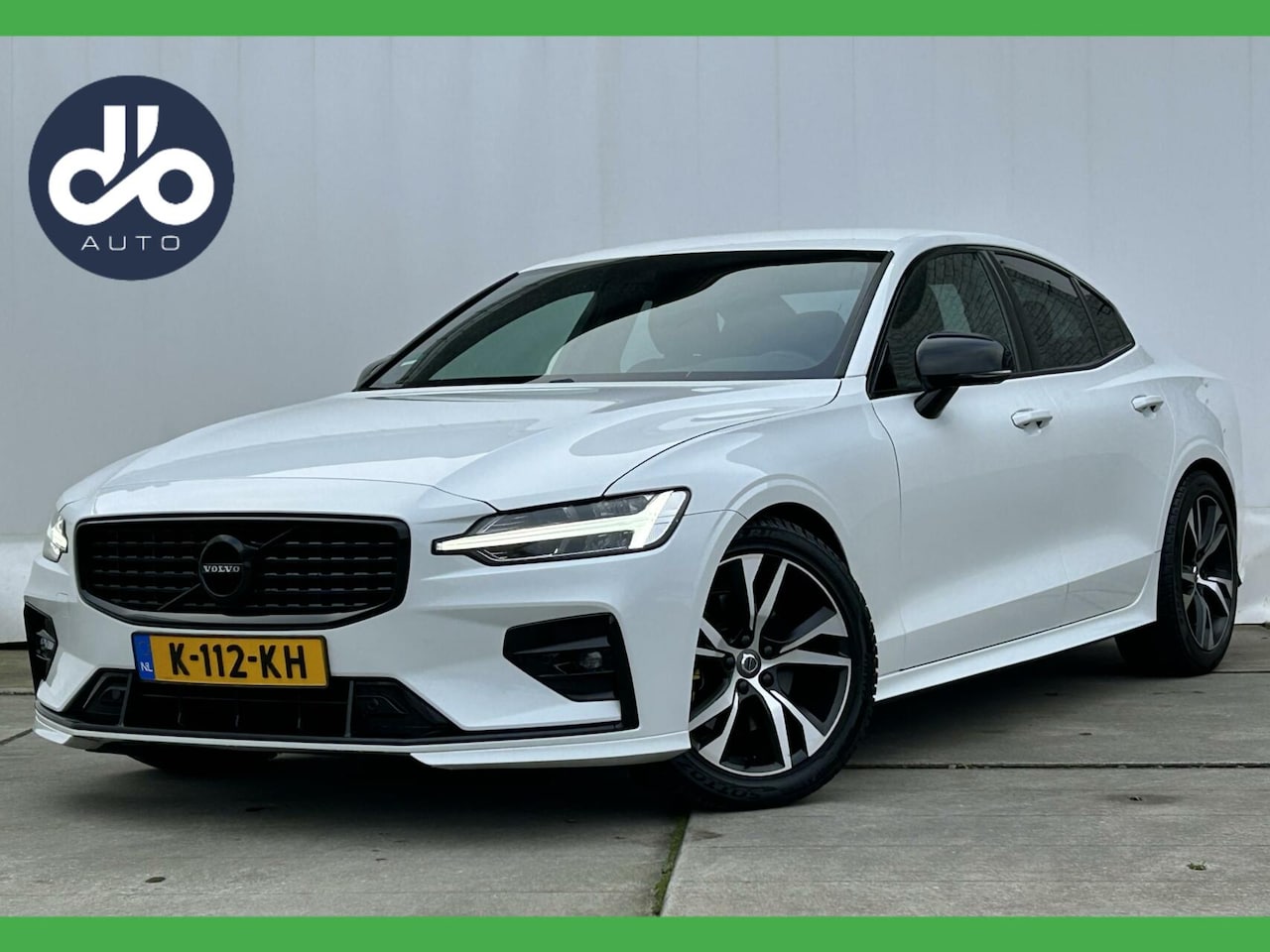 Volvo S60 - 2.0 B3 163pk R-Design STYLING KIT I 18"LMV I TREKHAAK I ORG. NL + NAP + NIEUWSTAAT! - AutoWereld.nl