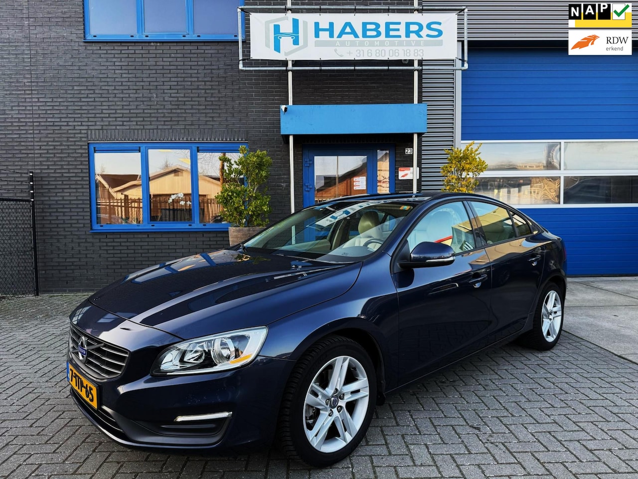 Volvo S60 - 1.6 T3 Kinetic 150PK|Origineel NL|Navi|Leder|Trekhaak|Led|17INCH|Cruise|Bluetooth media|Is - AutoWereld.nl