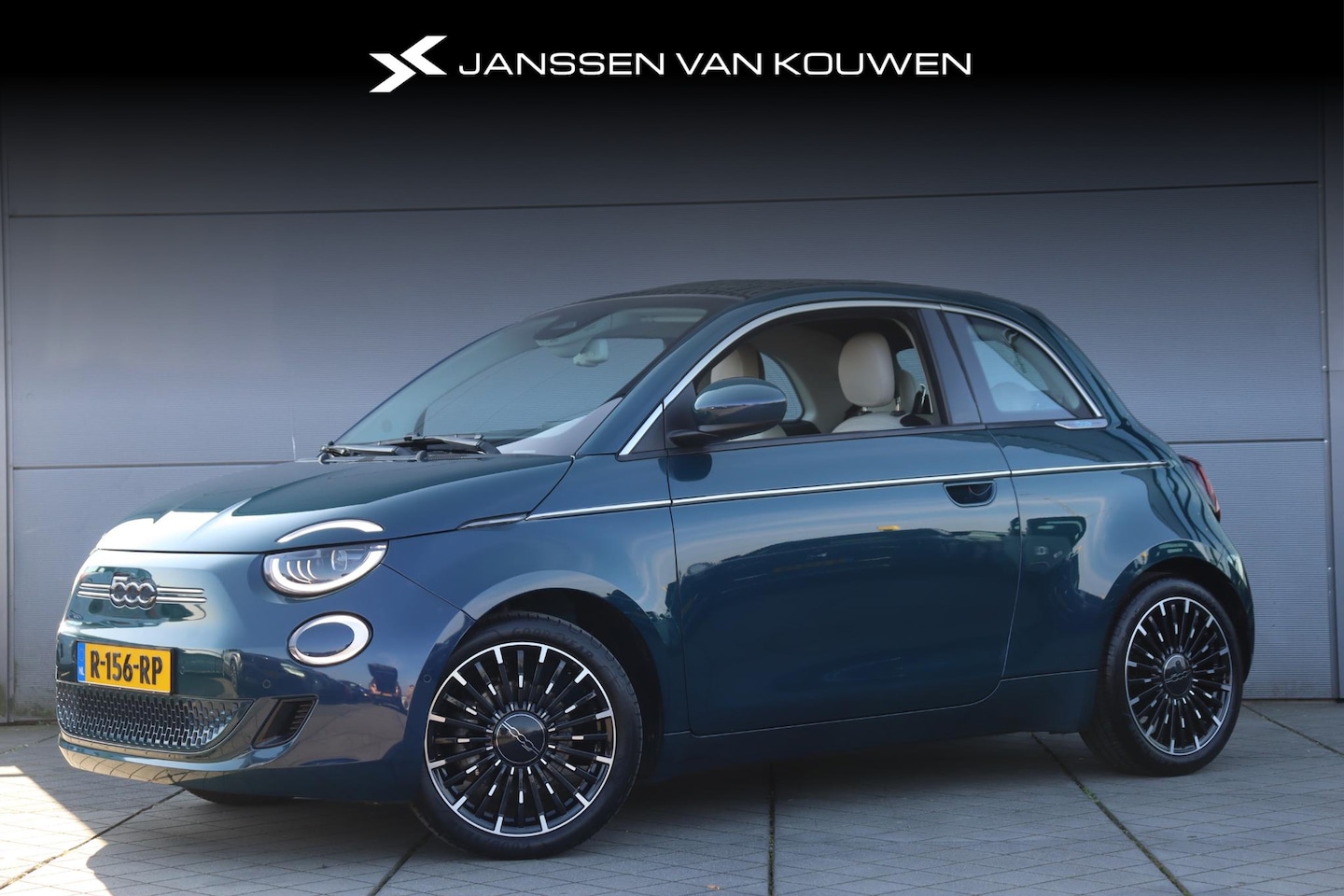 Fiat 500 C - La Prima 42 kWh Cabrio / Navigatie / Adaptief cruise / Camera / 'Ocean Green' - AutoWereld.nl