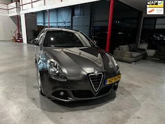 Alfa Romeo Giulietta - 2.0 JTDm Distinctive / Navi / Cruise / 170 PK / 5-DR / Sportiva / JTD Performance /