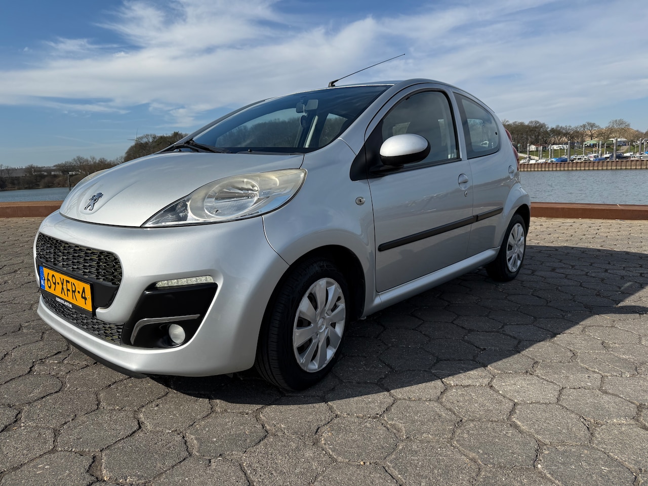 Peugeot 107 - 1.0 Première - AutoWereld.nl