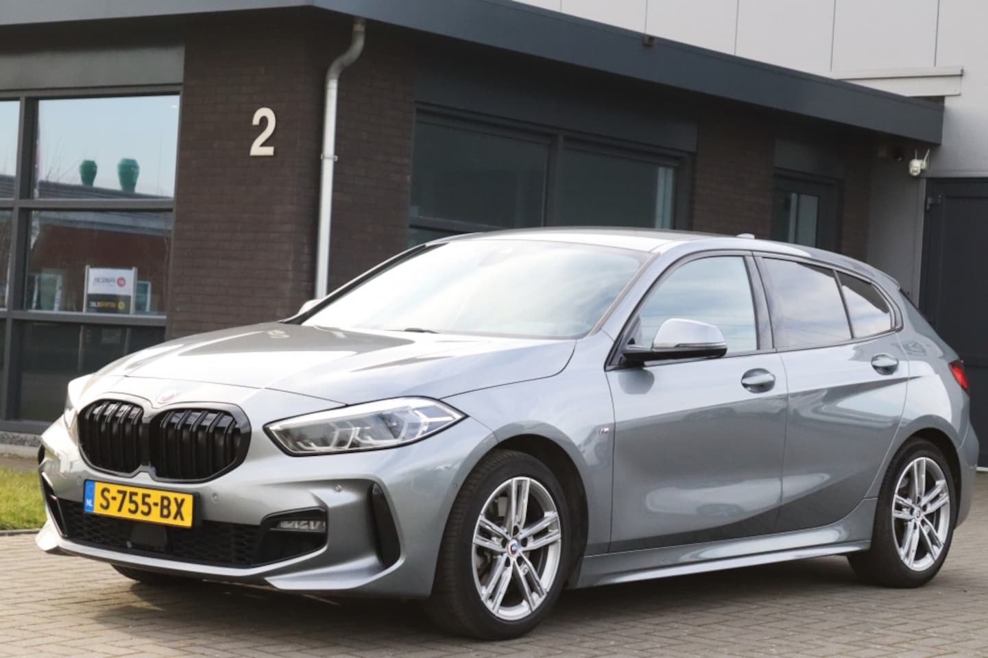 BMW 1-serie - 120i M Sport Camera 1e eig BTW LED Apple CarPlay - AutoWereld.nl