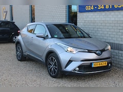 Toyota C-HR - 1.8 Hybrid First Edition Trekhaak All season banden Navi 1/2 leder clima