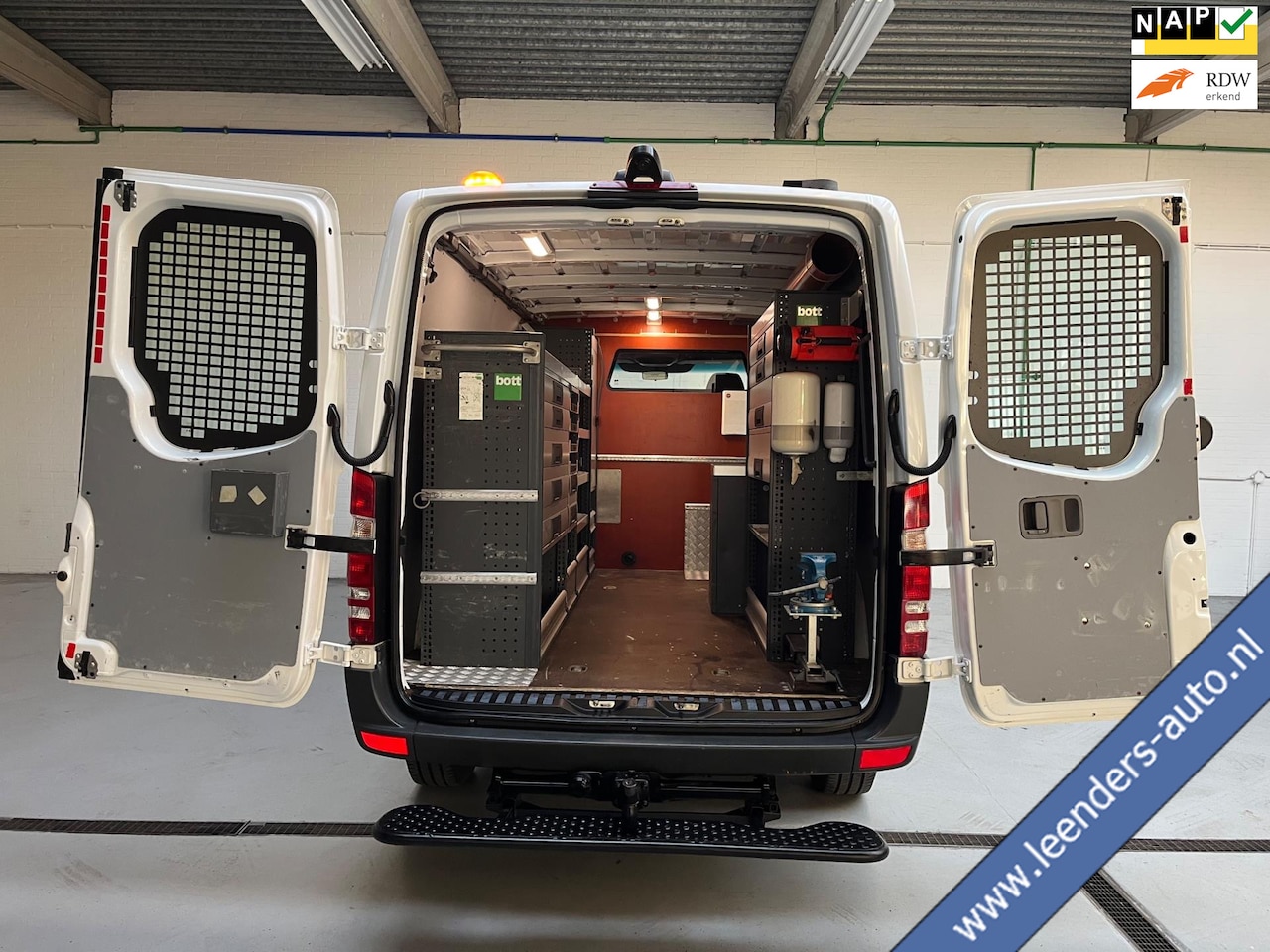 Mercedes-Benz Sprinter - SERVICEWAGEN 313 AUTOMAAT 2.2 CDI 130PK L2H1 BOTT INRICHTING OMVORMER STANDKACHEL TREKHAAK - AutoWereld.nl