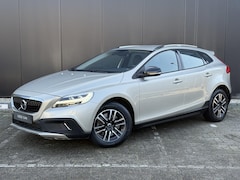 Volvo V40 Cross Country - 1.5 T3 Nordic+ standkachel stoel en voorraamverwarming tel/nav trekhaak afneembaar