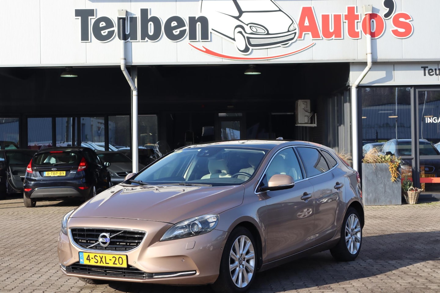 Volvo V40 - 1.6 D2 Summum Panoramadak, Navigatie, Camera, Lederen interieur - AutoWereld.nl