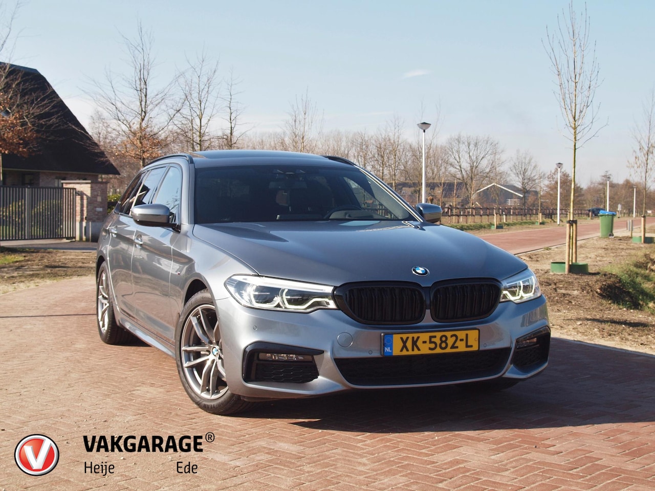 BMW 5-serie Touring - 520i Corporate Lease High Executive | M-Pakket | Panoramadak |Dealer onderhouden | Trekhaa - AutoWereld.nl