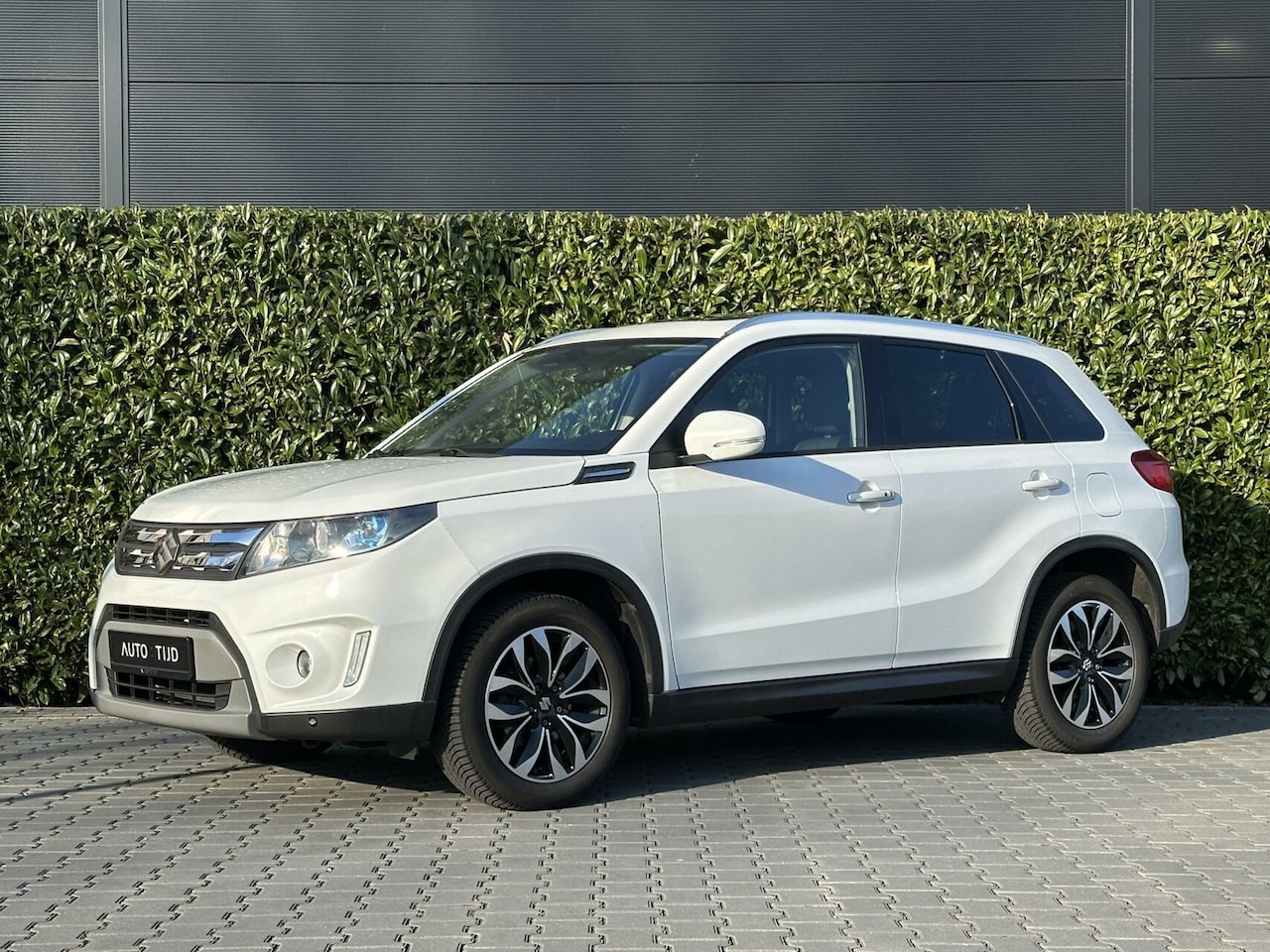 Suzuki Vitara - 1.6 High Executive 1.6 HIGH EXECUTIVE, PANO, LEDER/ALCANTARA, KEYLESS, CRUISE, NAVI, LED, ECC-AIRCO, PARKEERS - AutoWereld.nl