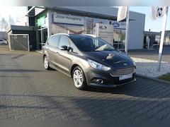 Ford S-Max - 1.5 Titanium 7p. 7 PERSOONS, NAVI, CRUISE, TREKHAAK, NIEUWE MOTOR, WINTERPAKKET, CAMERA