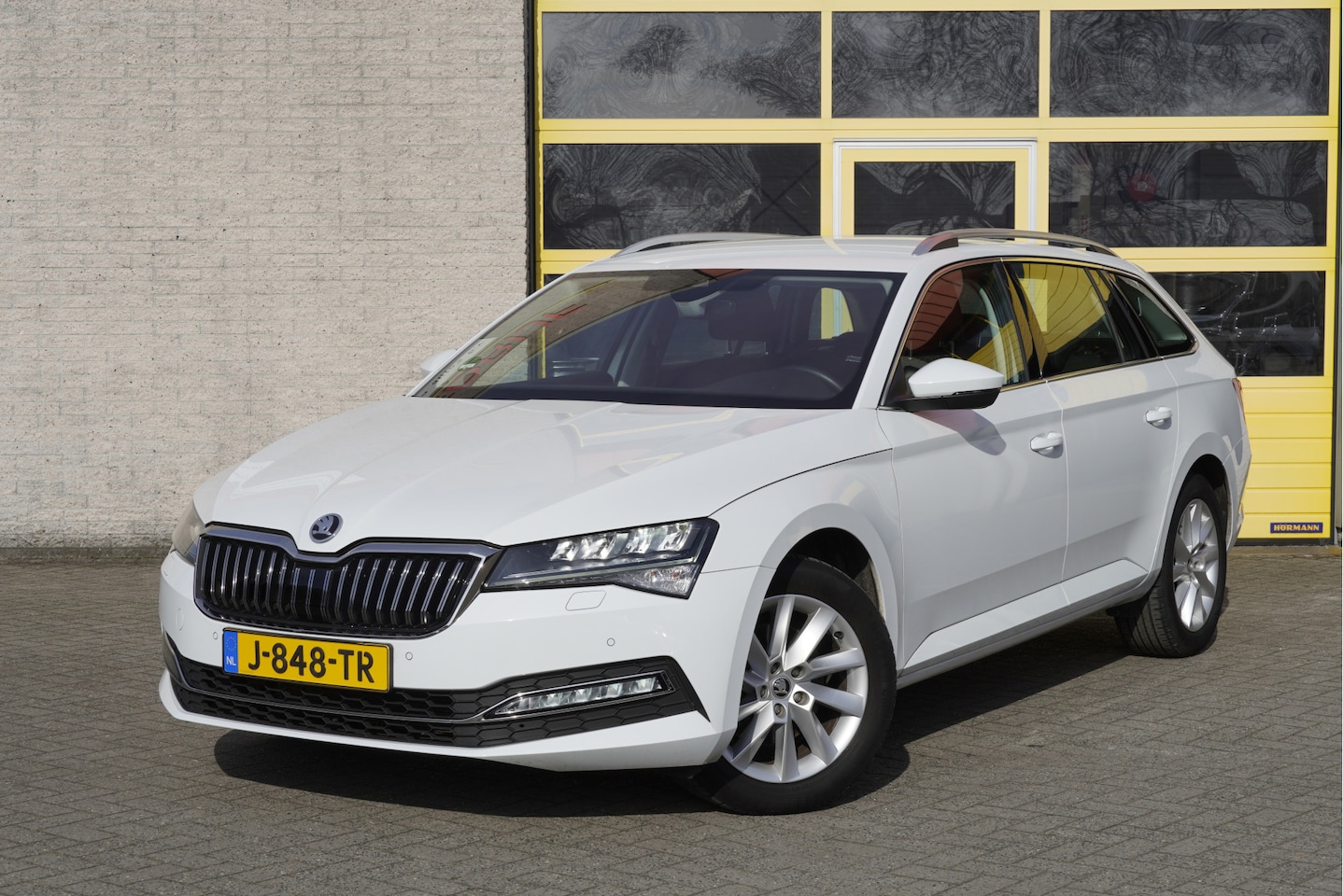 Skoda Superb Combi - 1.5 TSI ACT 150PK! Automaat Business Edition BJ2020 Lmv 17" | Led V+A | Pdc | Navi | Keyle - AutoWereld.nl