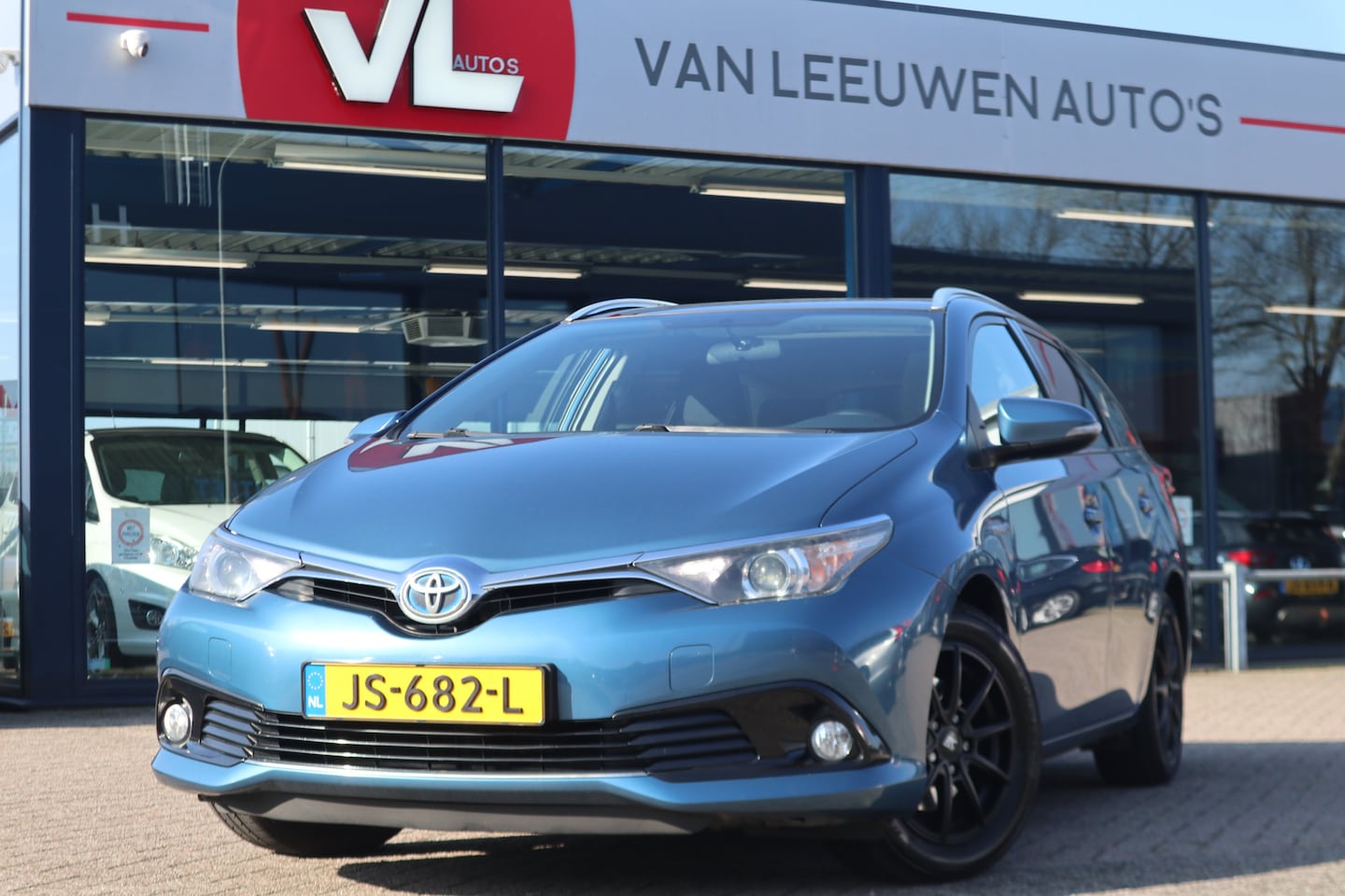 Toyota Auris - 1.8 Hybrid Business Plus | Nieuw Binnen! | Automaat | Navi | Pano | APK 20-07-2025 - AutoWereld.nl