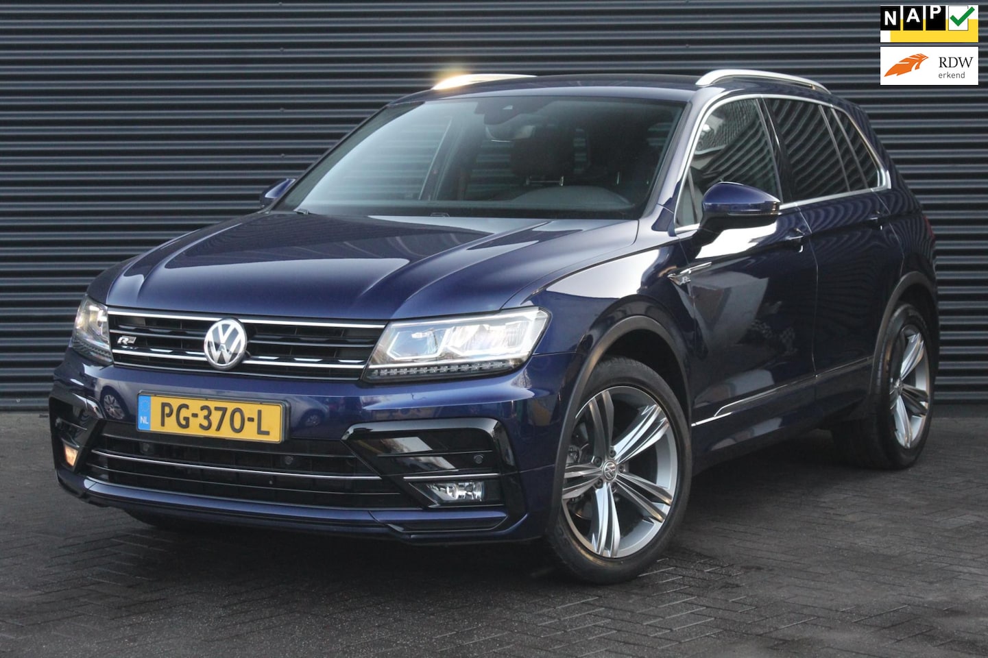 Volkswagen Tiguan - 1.4 TSI ACT Comf Business R | R-line | Digitaal dash | Trekhaak | LED | - AutoWereld.nl