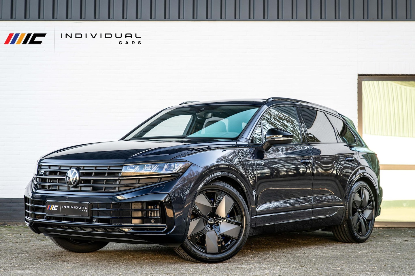 Volkswagen Touareg - 3.0 TSI eHybrid R 4M Puglia DynAudio Massage Pano - AutoWereld.nl