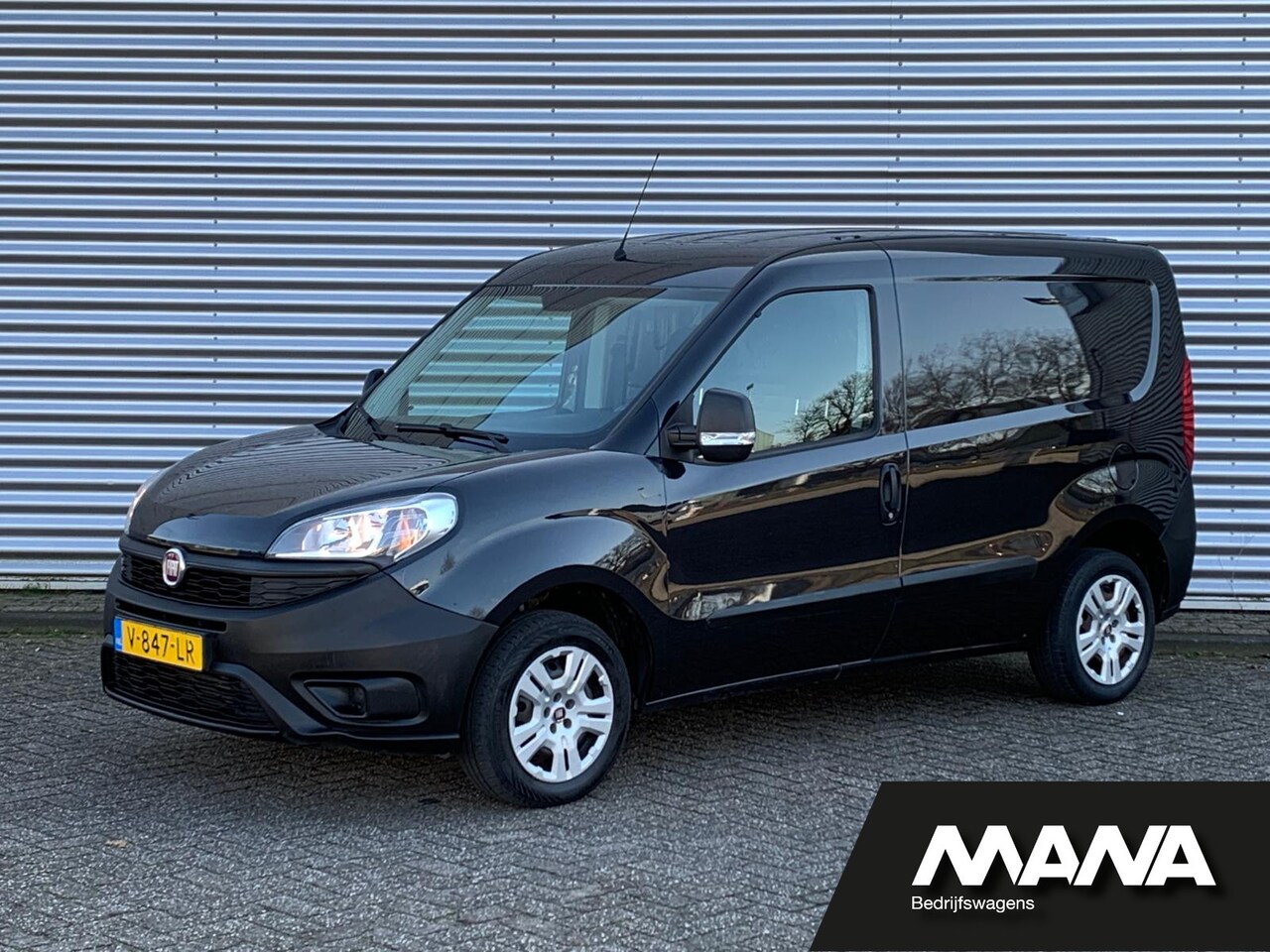 Fiat Doblò Cargo - 1.3 MJ L1H1 Actual Airco Trekhaak Bluetooth 12V Betonplex USB Zwart AUX ASR - AutoWereld.nl