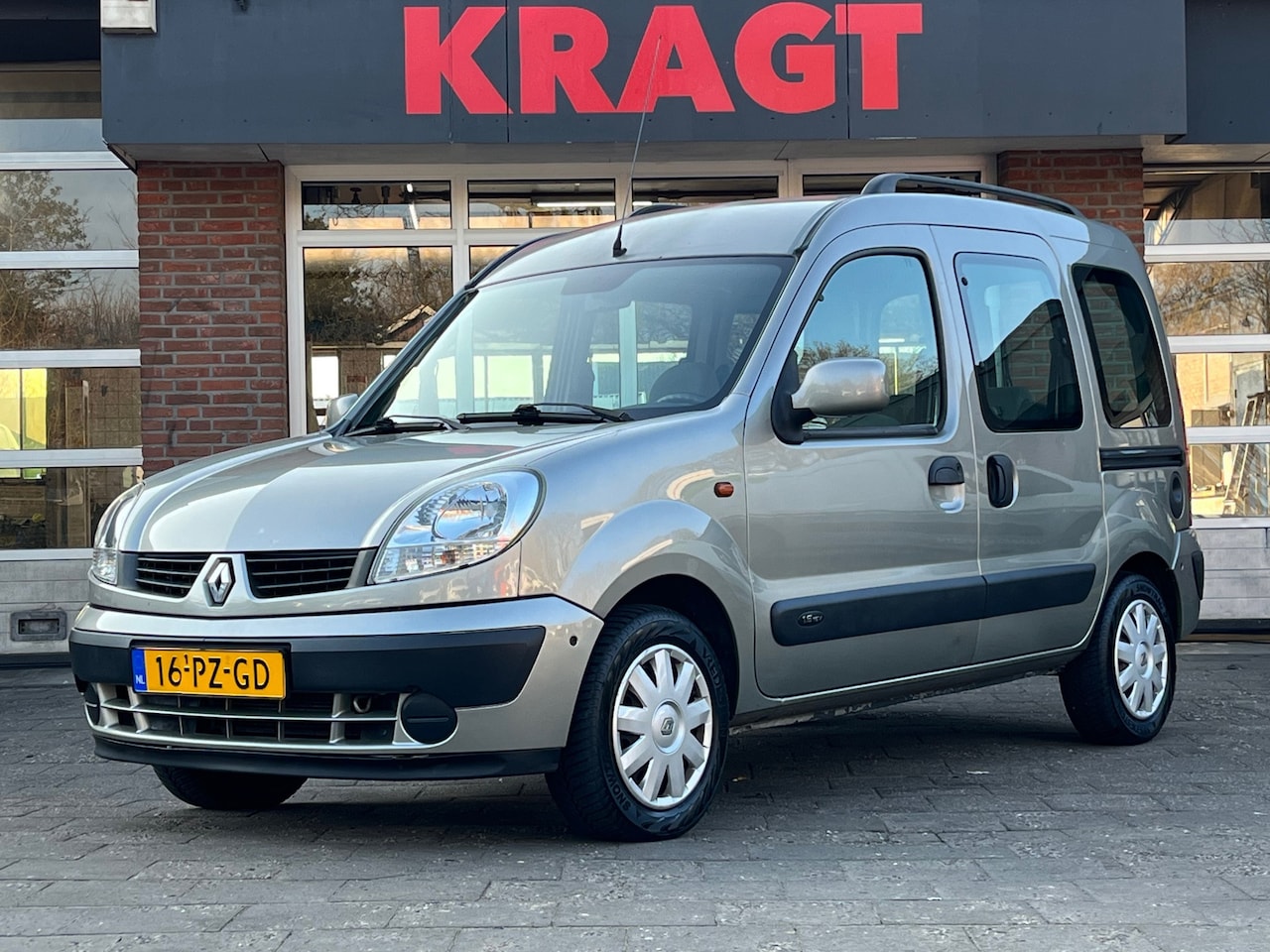 Renault Kangoo - Privilège 1.6-16V 95 pk - airco - elekt. pakket - ruime auto! - AutoWereld.nl