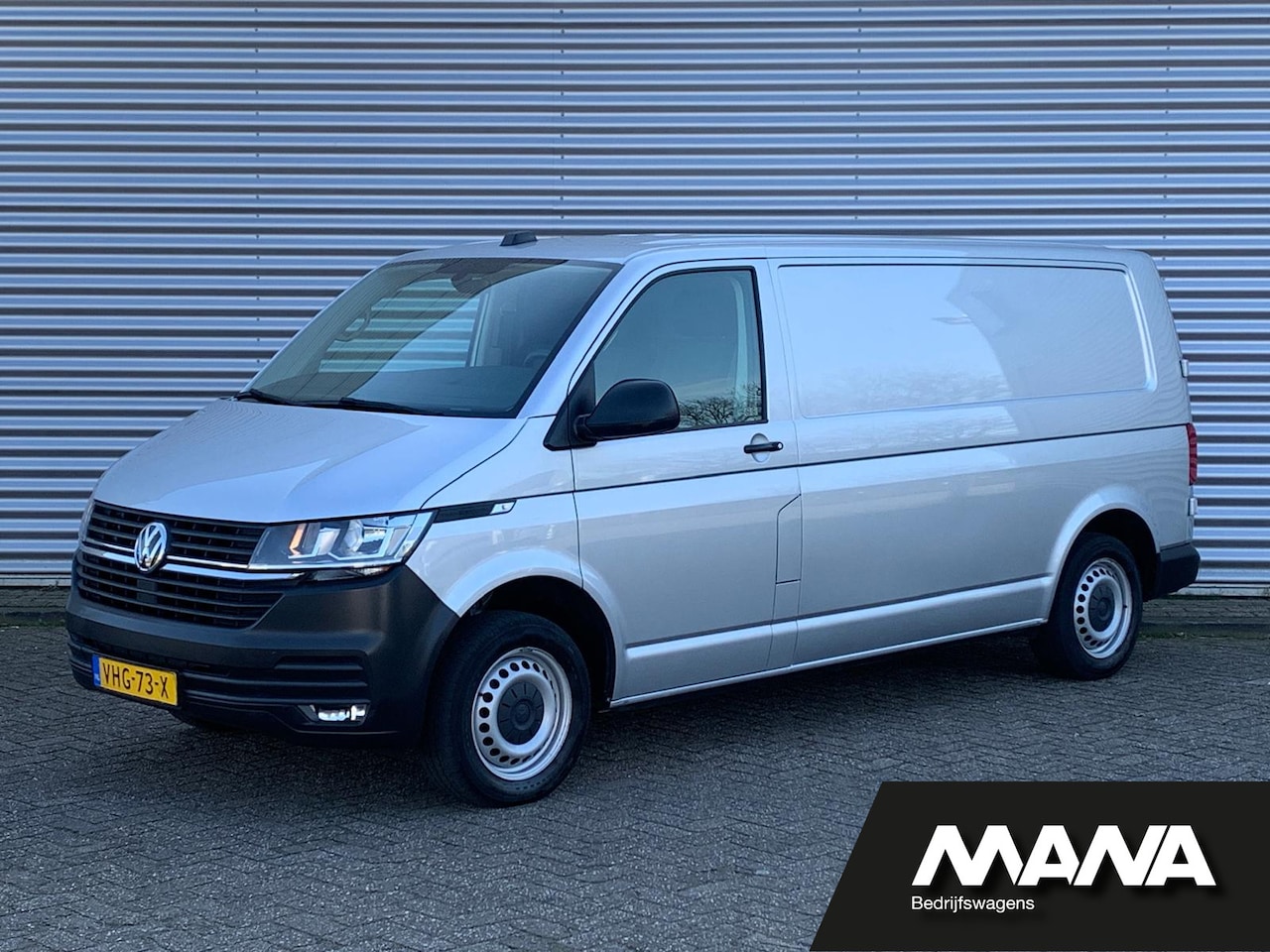 Volkswagen Transporter - 2.0TDI L2H1 28 Airco Cruise Sensoren Trekhaak Betonplex Airbag 12V CarPlay Wandbekleding B - AutoWereld.nl