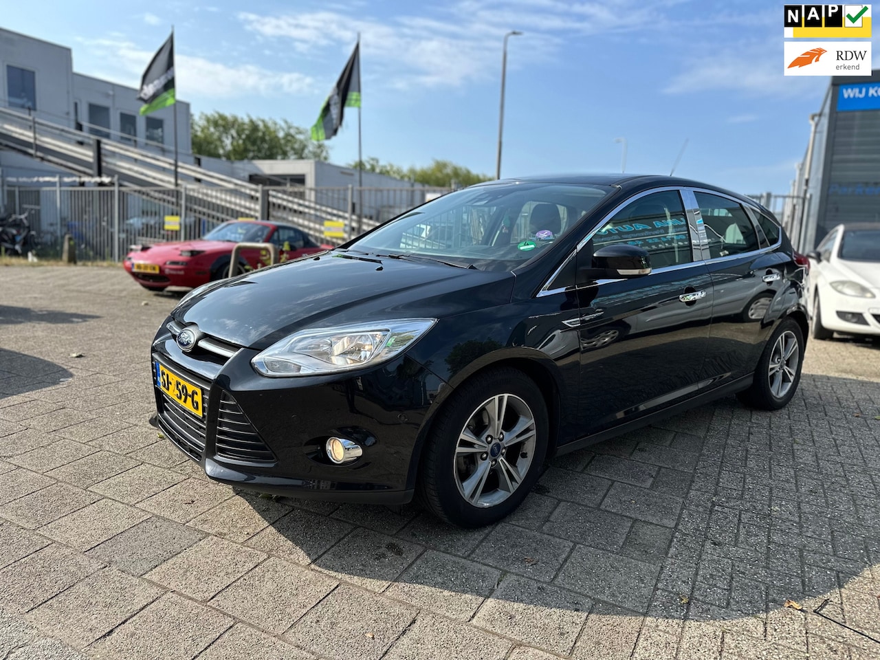 Ford Focus - 1.0 EcoBoost Trend | Lage km | dist-riem vervangen! Veel options! - AutoWereld.nl