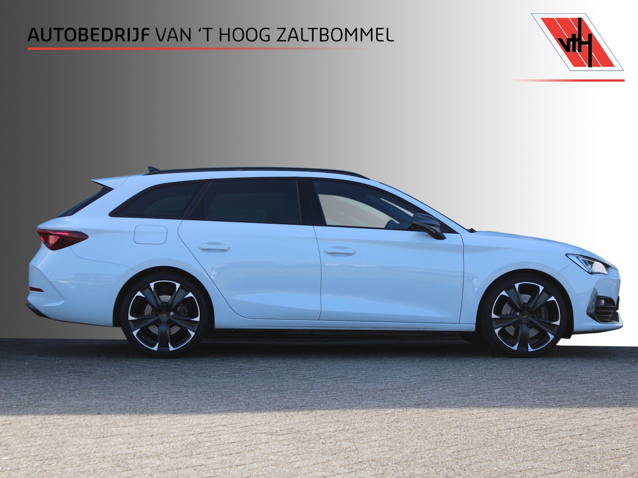 CUPRA Leon Sportstourer - 1.4 e-Hybrid 245pk Adrenaline ACC CARPLAY WINTERPAKKET NAVI 19'' - AutoWereld.nl