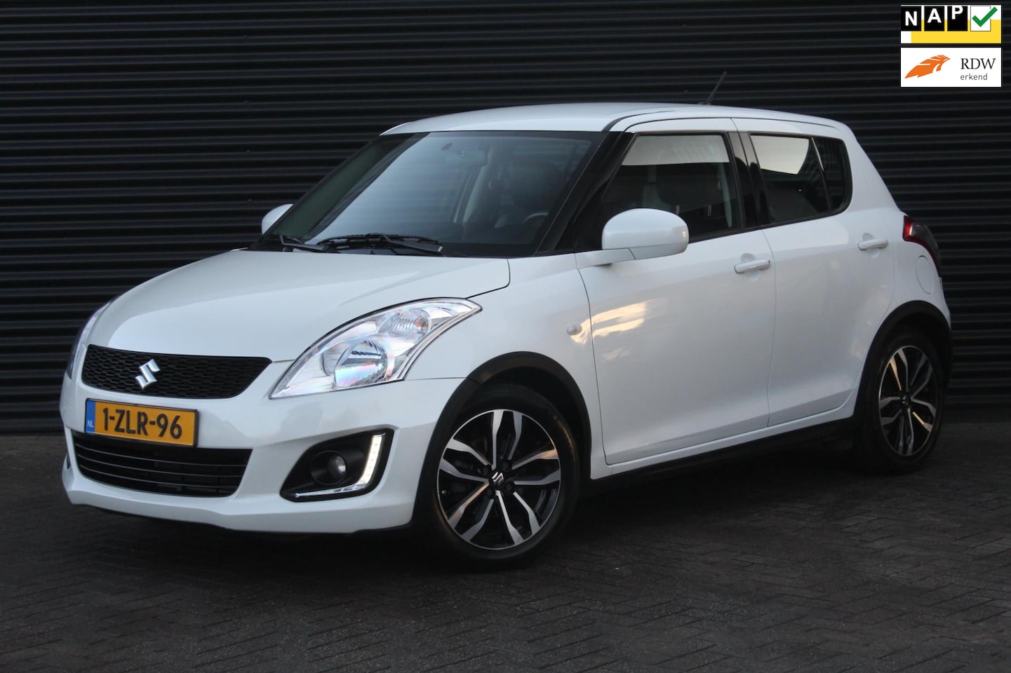 Suzuki Swift - 1.2 Style EASSS | Alcantara | Cruise control | Pearl white | - AutoWereld.nl