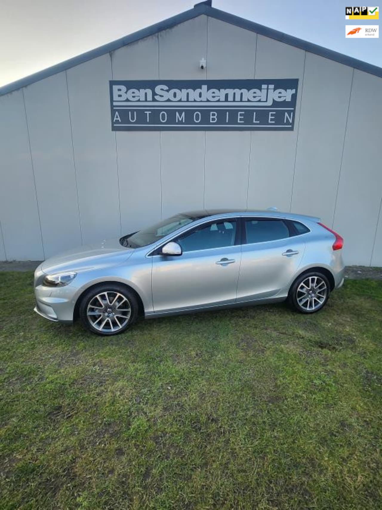 Volvo V40 - 2.0 T2 R-Design 2.0 T2 R-Design - AutoWereld.nl