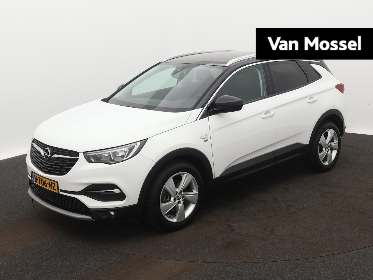 Opel Grandland X - 1.2 Turbo 120 Jaar Edition | 130pk | Stoel/Stuurverwarming | Camera | Trekhaak | Navigatie - AutoWereld.nl